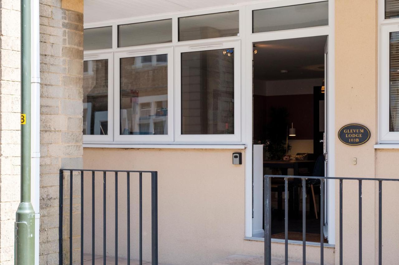 Glevum Lodge - 2 Bedroom Town Centre Apartment Cirencester Extérieur photo