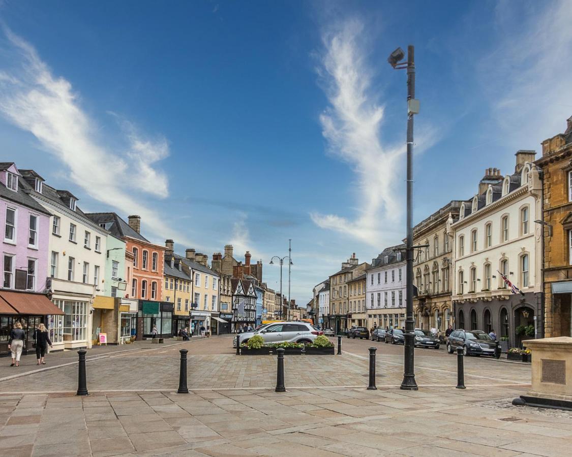 Glevum Lodge - 2 Bedroom Town Centre Apartment Cirencester Extérieur photo