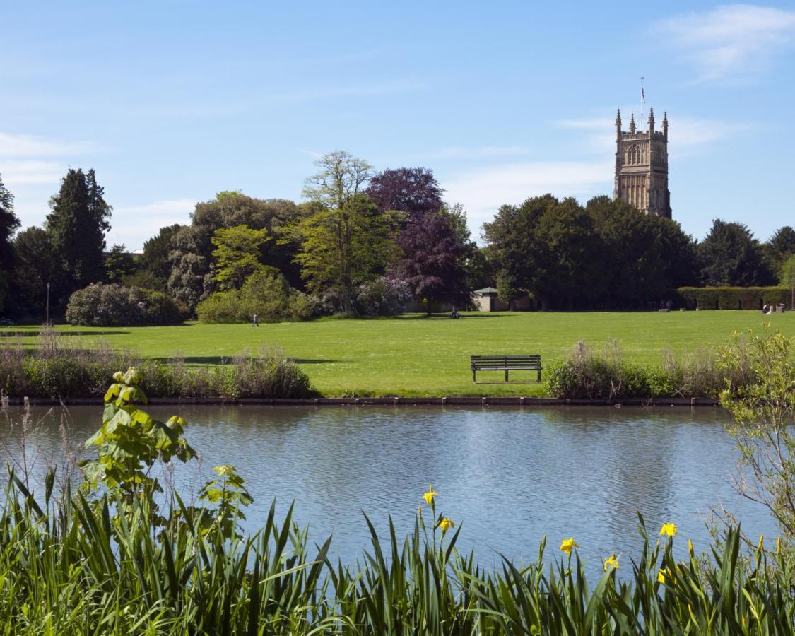 Glevum Lodge - 2 Bedroom Town Centre Apartment Cirencester Extérieur photo