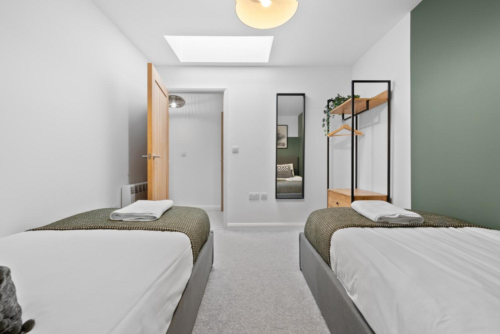 Glevum Lodge - 2 Bedroom Town Centre Apartment Cirencester Extérieur photo
