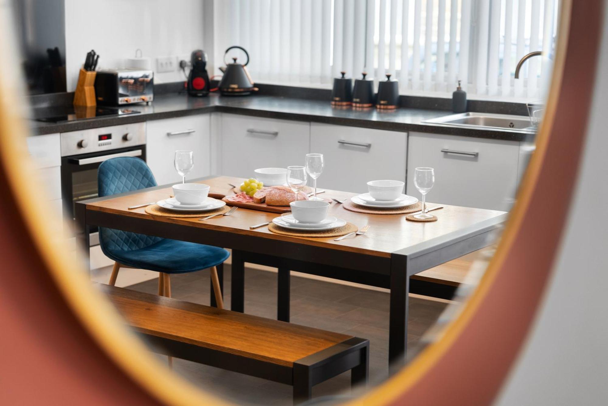 Glevum Lodge - 2 Bedroom Town Centre Apartment Cirencester Extérieur photo