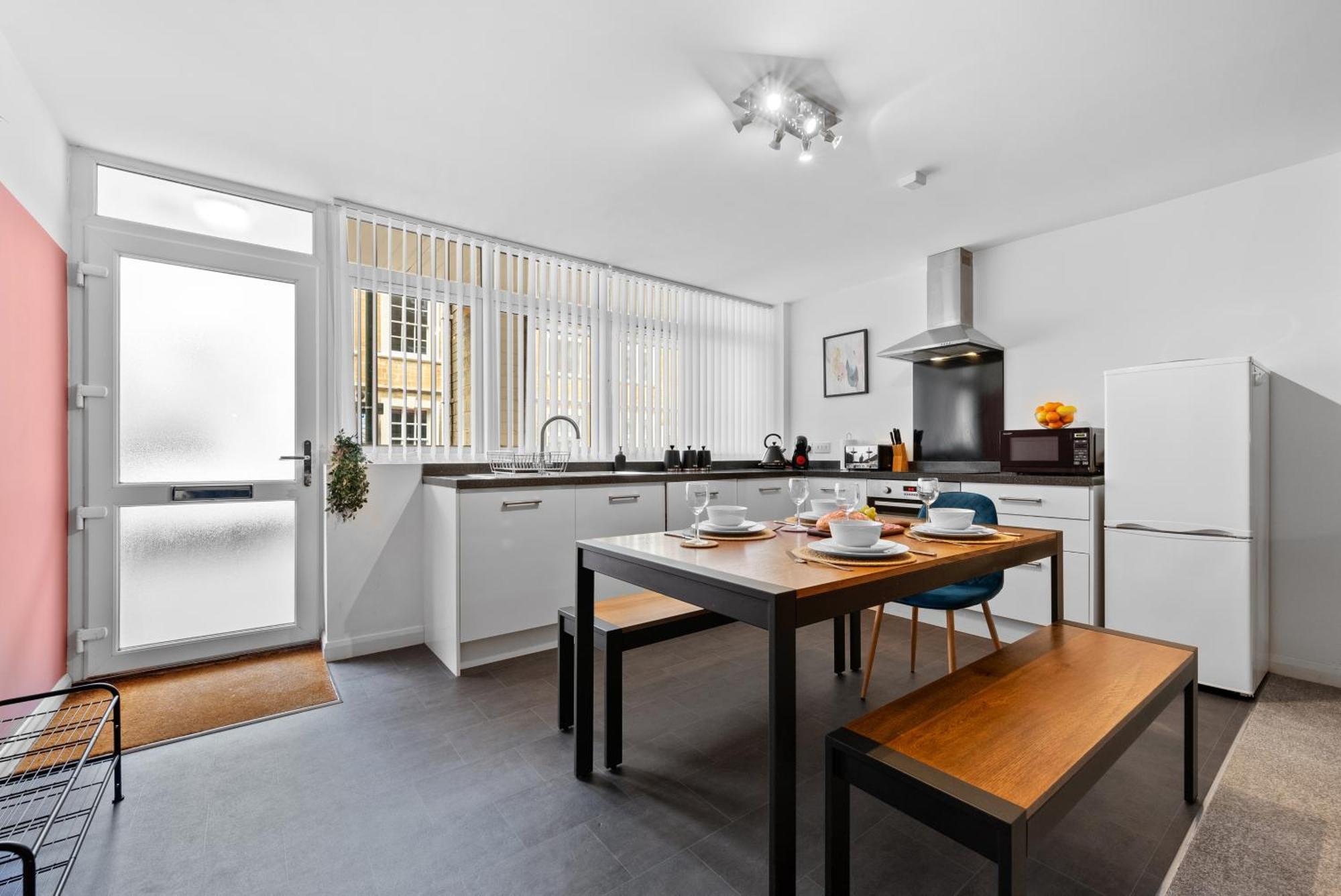 Glevum Lodge - 2 Bedroom Town Centre Apartment Cirencester Extérieur photo