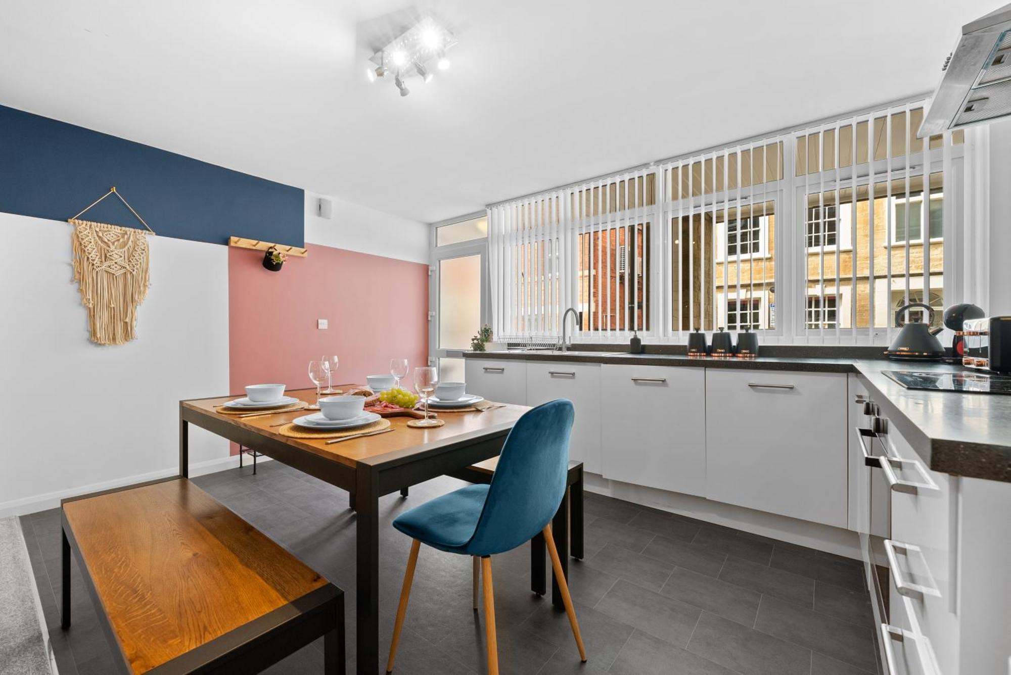 Glevum Lodge - 2 Bedroom Town Centre Apartment Cirencester Extérieur photo
